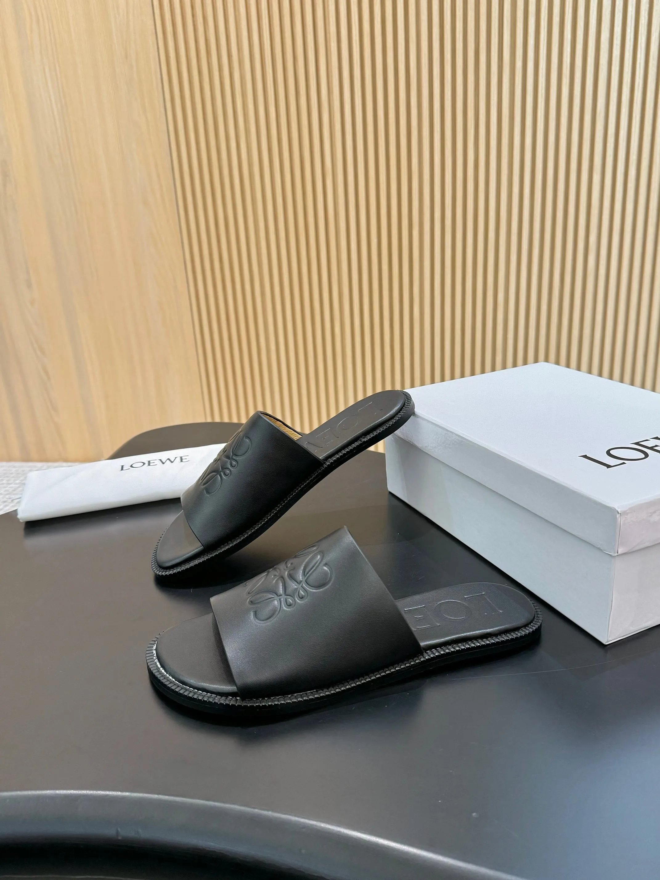 💕💕Factory direct selling price p340💕💕 Genuine leather base +40 LOEWE 25th spring and summer new style, same style for men and women, six colors to choose from. Code number:35-45